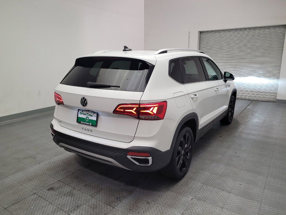 Used 2023 Volkswagen Taos SE w/ Panoramic Sunroof Package FWD image 9