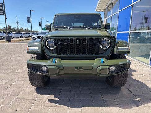Used 2024 Jeep Wrangler High Altitude AWD/4WD image 3