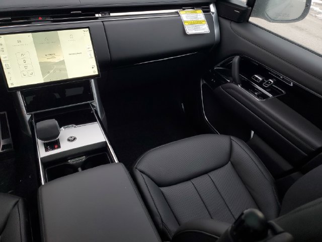 Certified 2026 Land Rover Range Rover Long Wheelbase SE AWD/4WD image 17