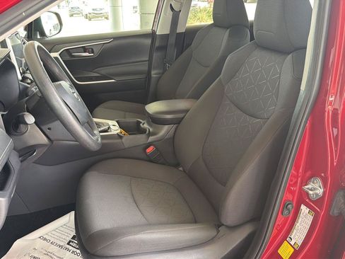 Used 2025 Toyota RAV4 XLE AWD/4WD image 10