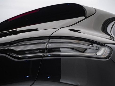 Certified 2026 Porsche Macan AWD/4WD image 12
