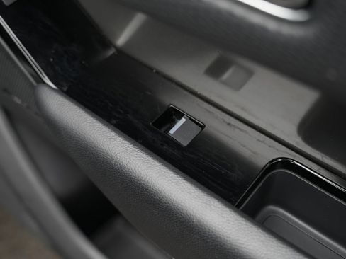 Used 2020 Land Rover Range Rover Velar S image 37