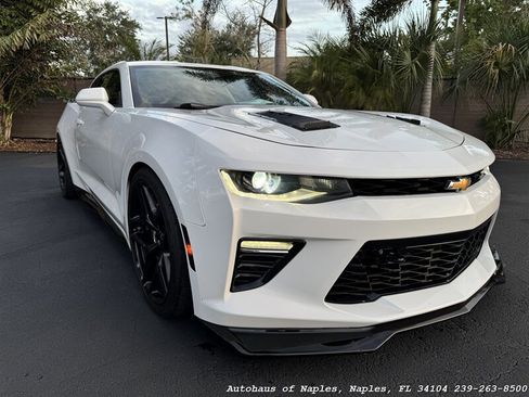 Used 2018 Chevrolet Camaro SS RWD image 1