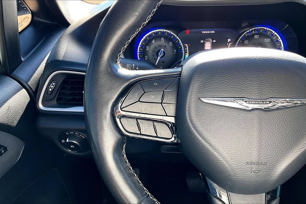 Used 2020 Chrysler Pacifica Touring-L Plus w/ Advanced Safetytec Group FWD image 20