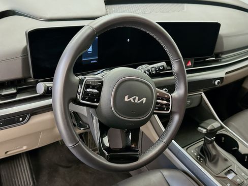 Used 2026 Kia Carnival FWD image 18