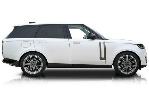 Used 2025 Land Rover Range Rover SE image 2