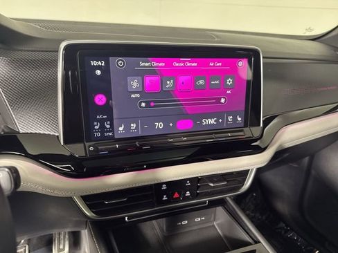 Used 2024 Volkswagen Atlas Cross Sport SEL Premium R-Line image 8