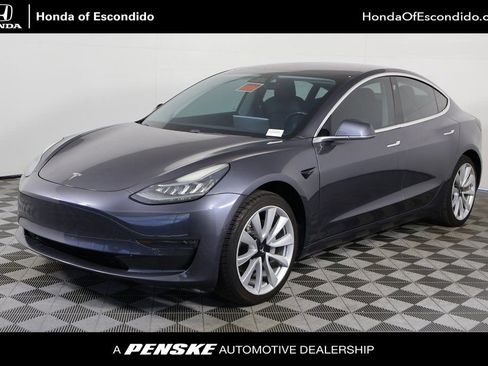 Used 2018 Tesla Model 3 Mid Range image 1