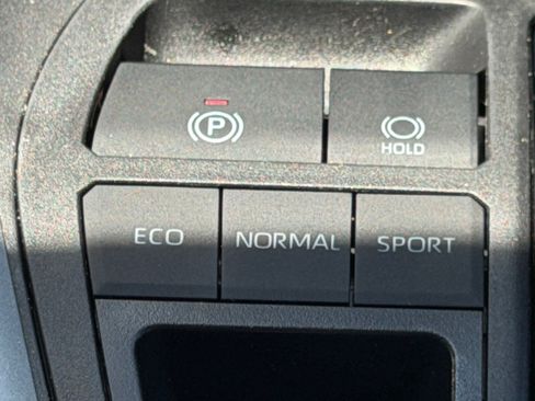 Used 2024 Toyota RAV4 XLE w/ Convenience Package FWD image 25