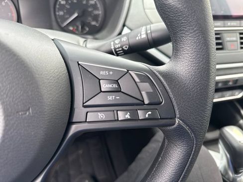 Used 2025 Nissan Altima 2.5 S FWD image 30