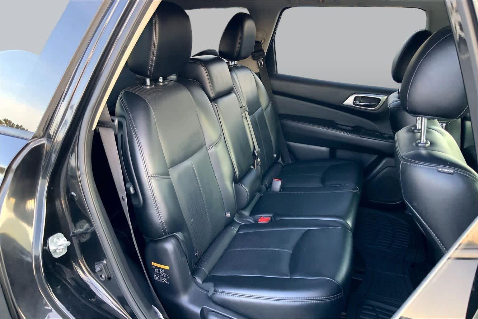 Used 2015 Nissan Pathfinder Platinum w/ Cargo Package FWD image 19