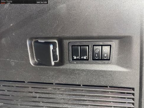 Used 2021 GMC Yukon Denali w/ Denali Ultimate Package image 12