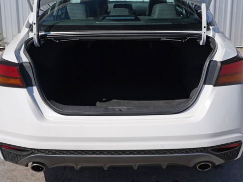 Used 2021 Nissan Altima 2.5 SR w/ SR Premium Package image 9