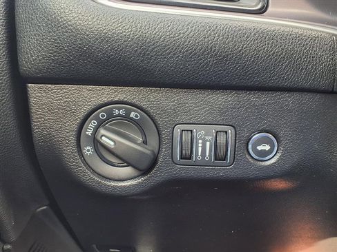 Used 2019 Dodge Challenger SXT image 24