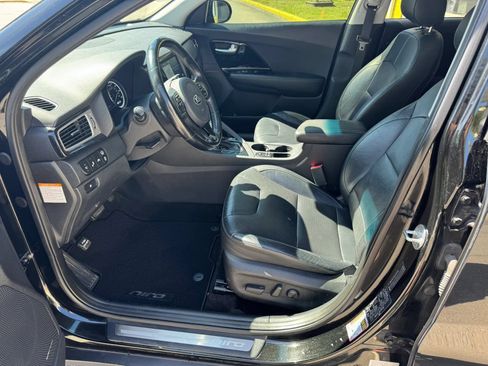 Used 2019 Kia Niro Touring FWD image 15