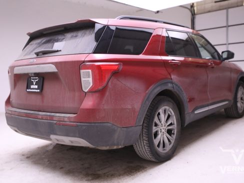 Used 2020 Ford Explorer XLT w/ Equipment Group 202A image 4