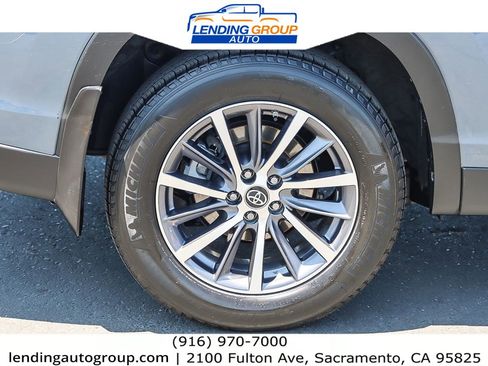 Used 2019 Toyota Highlander XLE image 10