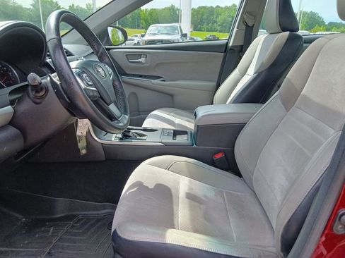 Used 2017 Toyota Camry XSE w/ Moonroof Package FWD image 14