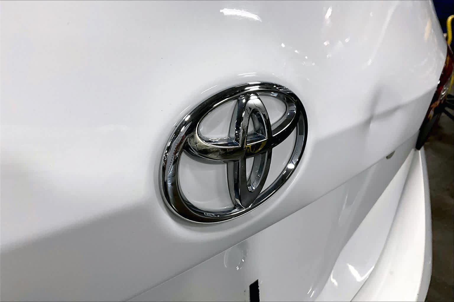 Used 2016 Toyota Corolla L FWD image 28