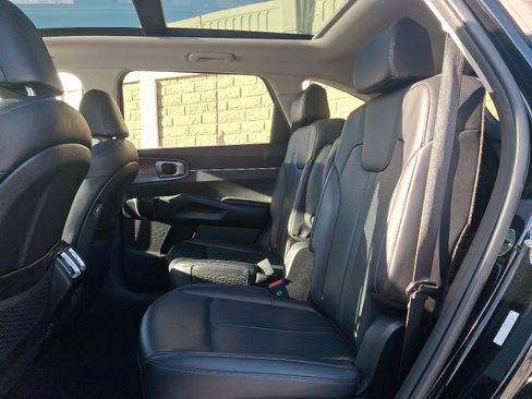 Certified 2022 Kia Sorento EX w/ Panoramic Sunroof Package image 10