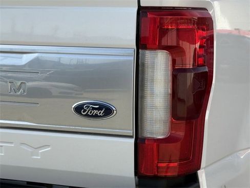 Used 2019 Ford F250 Platinum w/ Platinum Ultimate Package image 6