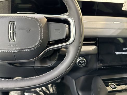 New 2025 Lincoln Navigator L Reserve image 15