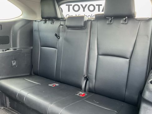 Used 2020 Toyota Highlander XLE AWD/4WD image 33