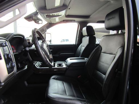 Used 2015 GMC Sierra 2500 Denali w/ Duramax Plus Package AWD/4WD image 9