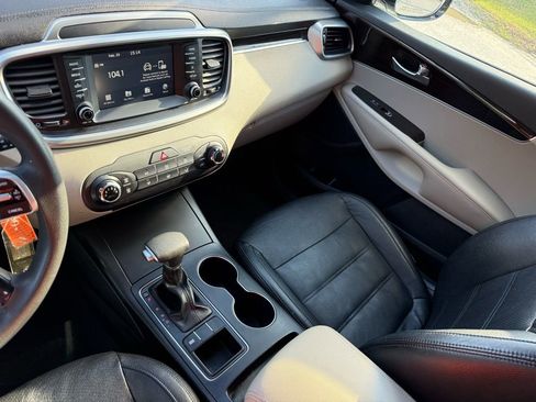 Used 2020 Kia Sorento LX image 36