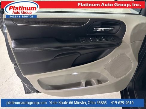 Used 2013 Chrysler Town & Country Touring image 24