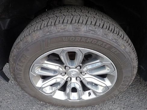 Used 2024 RAM 1500 Laramie AWD/4WD image 10