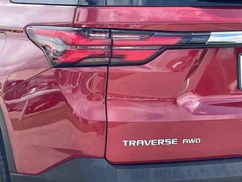 Used 2023 Chevrolet Traverse LT AWD/4WD image 7