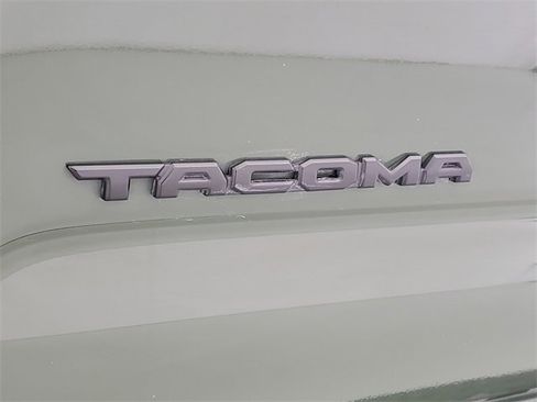 Used 2021 Toyota Tacoma TRD Sport w/ Technology Package image 8