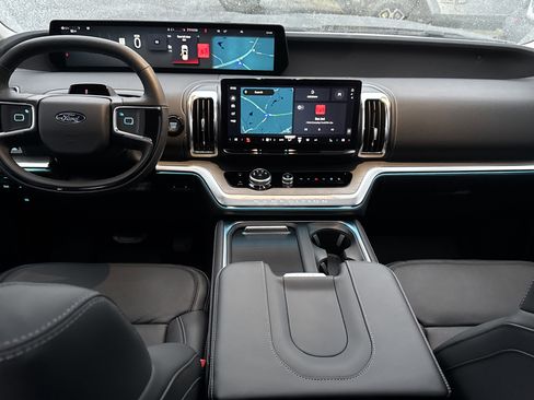 New 2025 Ford Expedition Platinum w/ Driver's Package image 27