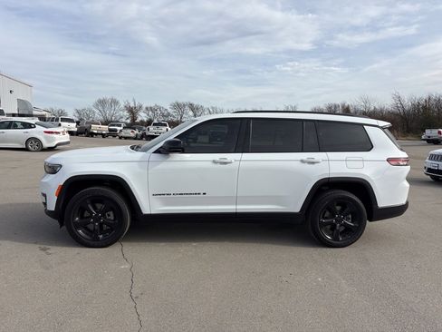 Used 2023 Jeep Grand Cherokee L Altitude image 6