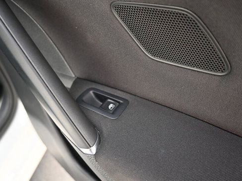 Used 2016 Volkswagen e-Golf SE w/ DC Fast Charging Package image 44