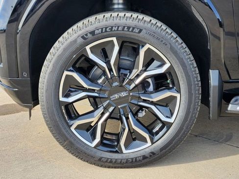 New 2025 GMC Sierra EV Denali AWD/4WD image 9