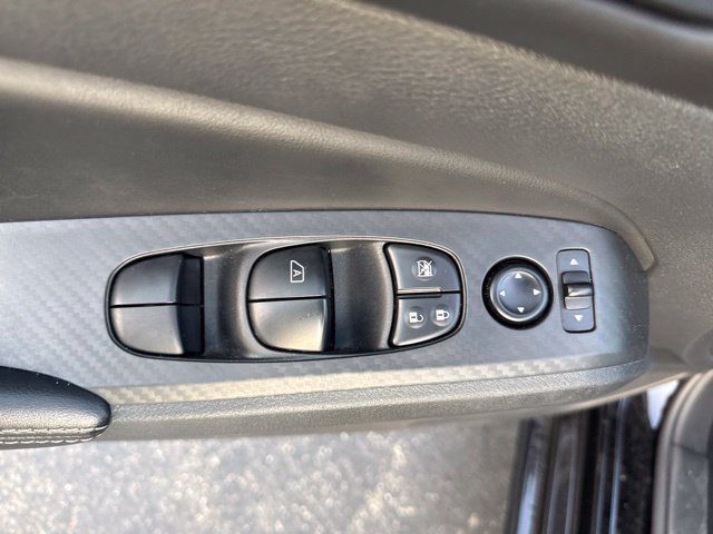 Used 2025 Nissan Altima 2.5 SV FWD image 14