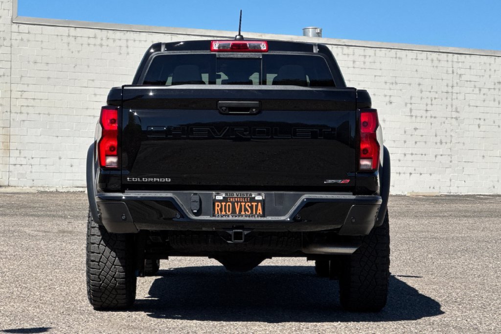 Used 2024 Chevrolet Colorado ZR2 w/ Safety Package AWD/4WD image 5