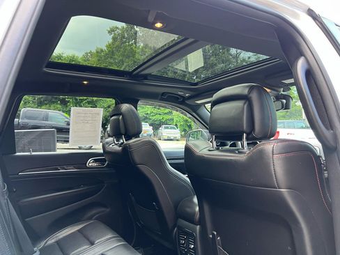Used 2018 Jeep Grand Cherokee Trailhawk w/ Trailhawk Luxury Group AWD/4WD image 16