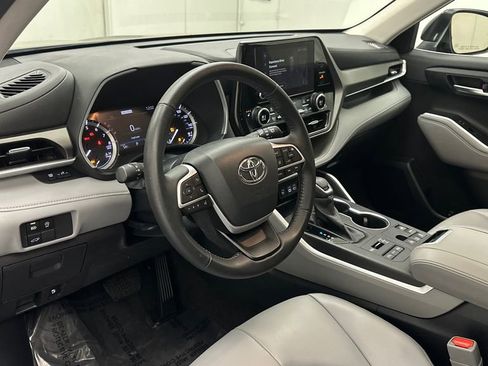 Used 2023 Toyota Highlander XLE image 20