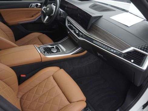 Used 2024 BMW X7 xDrive40i w/ M Sport Package image 22