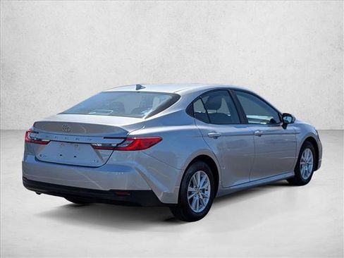 Used 2025 Toyota Camry LE FWD image 5
