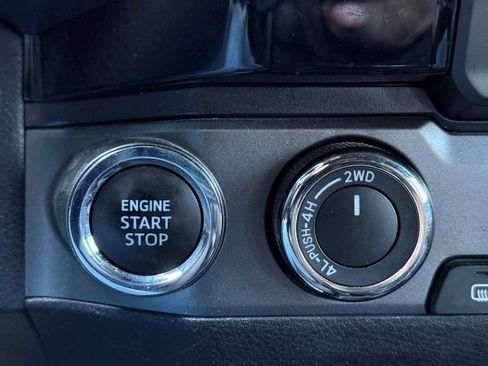 Used 2018 Toyota Tacoma TRD Off-Road image 28