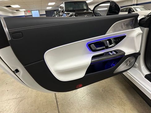 Used 2024 Mercedes-Benz SL 63 AMG 4MATIC image 13