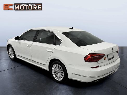 Used 2017 Volkswagen Passat 1.8T SE FWD image 4
