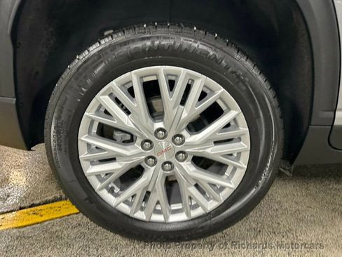 Used 2025 GMC Acadia Elevation w/ Elevation Premium Package image 11