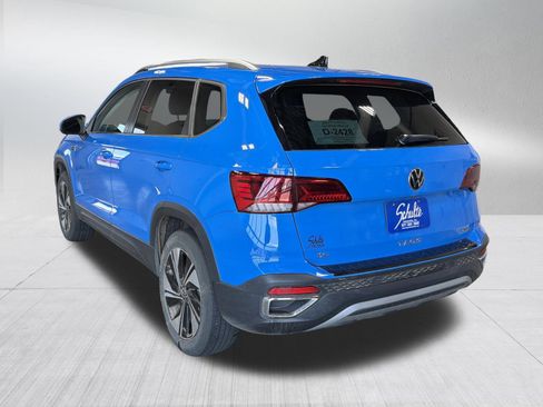 Used 2024 Volkswagen Taos SE w/ Panoramic Sunroof Package AWD/4WD image 5