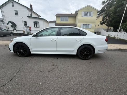 Used 2018 Volkswagen Passat 2.0T R-Line FWD image 7
