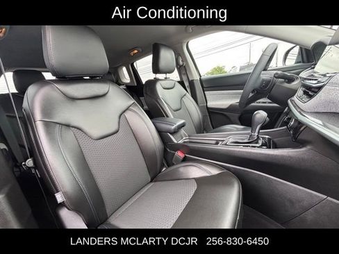 Used 2022 Jeep Compass Latitude FWD image 11